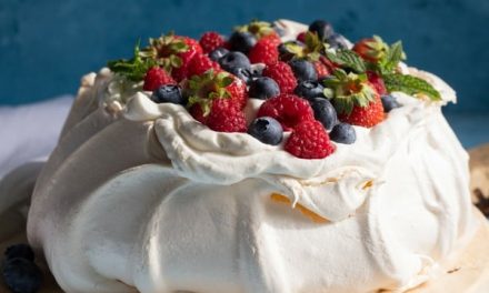 What is Pavlova? Easy Pavlova Dessert Recipe