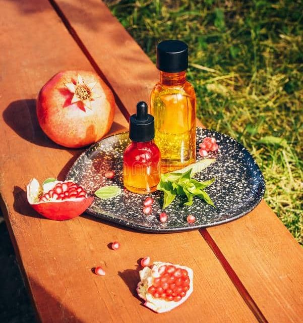 How to apply pomegranate seed oil to hair?