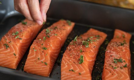 Is farm salmon healthy? How to understand farm salmon?