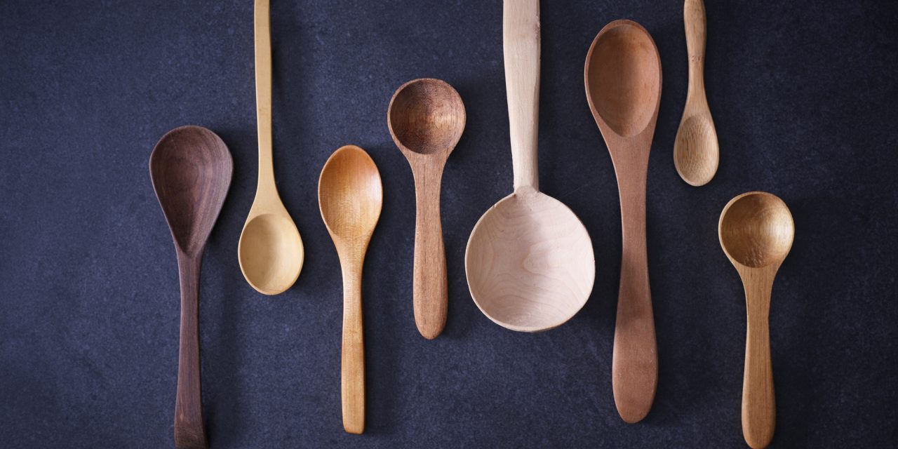 How to clean the wooden spoon? How to grease?