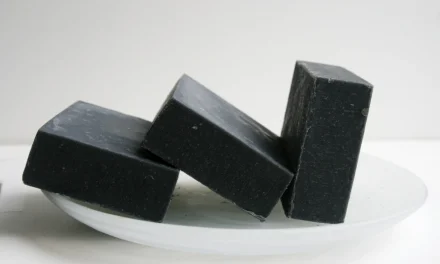 What are the benefits of active carbon soap? How to use?