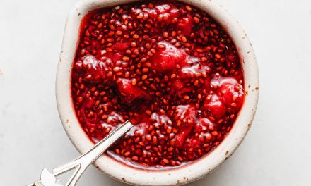 Chia Seed Strawberry Jam: Easy Low Material Recipe