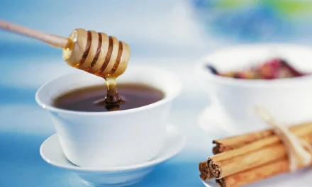 What are the benefits of honey and cinnamon mixture?