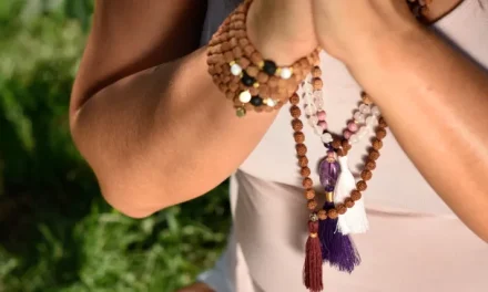 What is a mala necklace? What does it do? How to make?