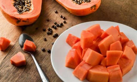 What does Papaya taste like? Benefits and damages